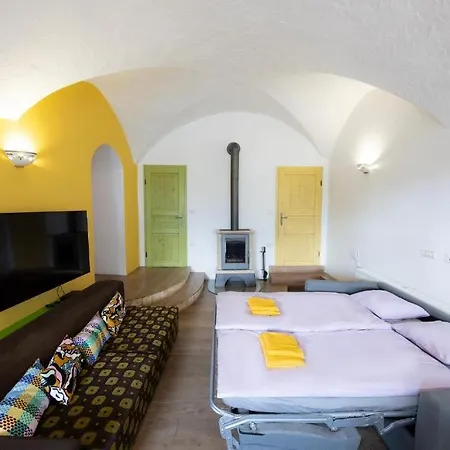 Hisa Linhart * Радовлица